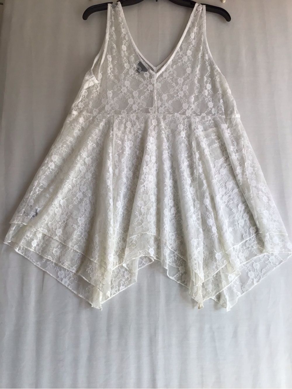 371 torrid White Lace V-Neck Handkerchief Hem Tunic